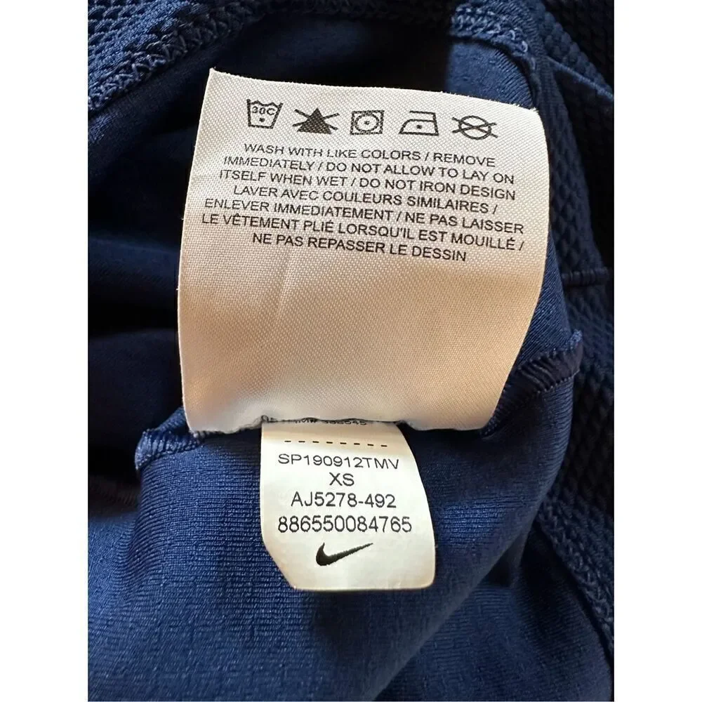 Nike women’s long sleeve 1/4 zip blue athletic top size XS. #27-1497